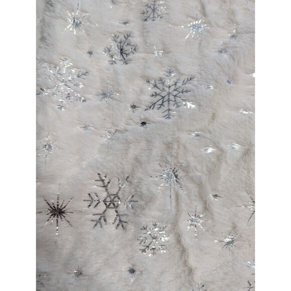 🎄 Christmas Snowflake Glitter Pillow Covers 18x18 Set of 2 - Picture 7 of 7